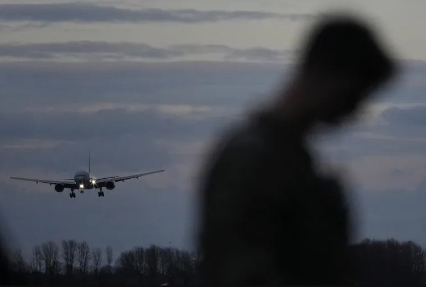 Máy bay tiếp nhiên liệu trên không KC-135 của Mỹ bị rơi ở Iraq- Ảnh 1.