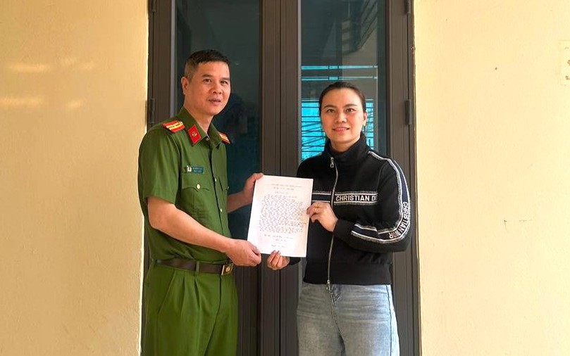 Công an TP Huế giúp người phụ nữ Cơ Tu nhận lại 60 triệu đồng chuyển nhầm- Ảnh 3.