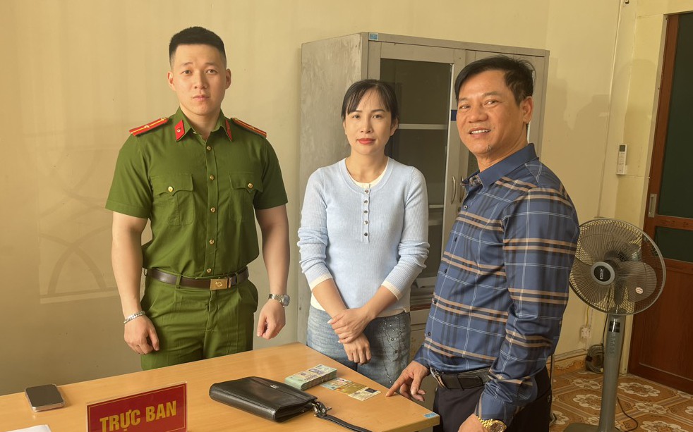 Đánh rơi chỉ vàng tích cóp 2 năm, người phụ nữ vỡ òa khi nhận lại nhờ lòng tốt của người lạ- Ảnh 2. Đánh rơi chỉ vàng tích cóp 2 năm, người phụ nữ vỡ òa khi nhận lại nhờ lòng tốt của người lạ- Ảnh 2.