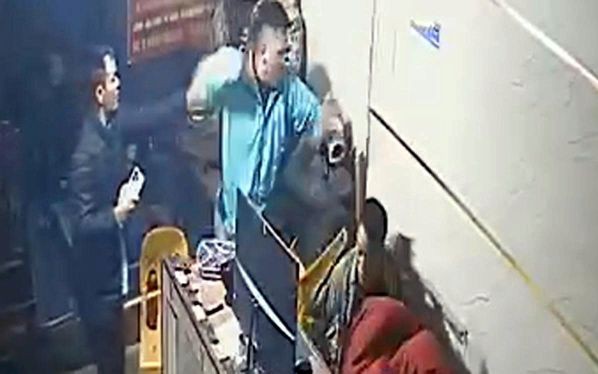 Công an vào cuộc vụ tài xế xe công nghệ hành hung người dân giữa đêm ở Hà Nội