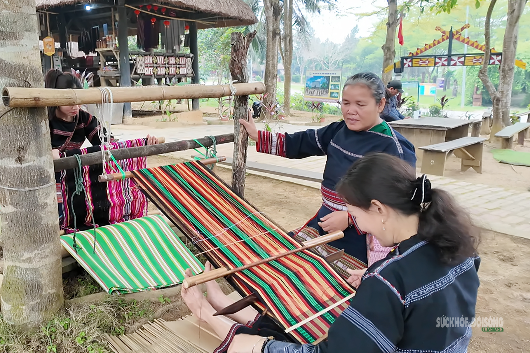 Đồng bào các dân tộc tại Làng Văn hóa háo hức chờ Ngày hội non sông- Ảnh 10. Đồng bào các dân tộc tại Làng Văn hóa háo hức chờ Ngày hội non sông- Ảnh 10.