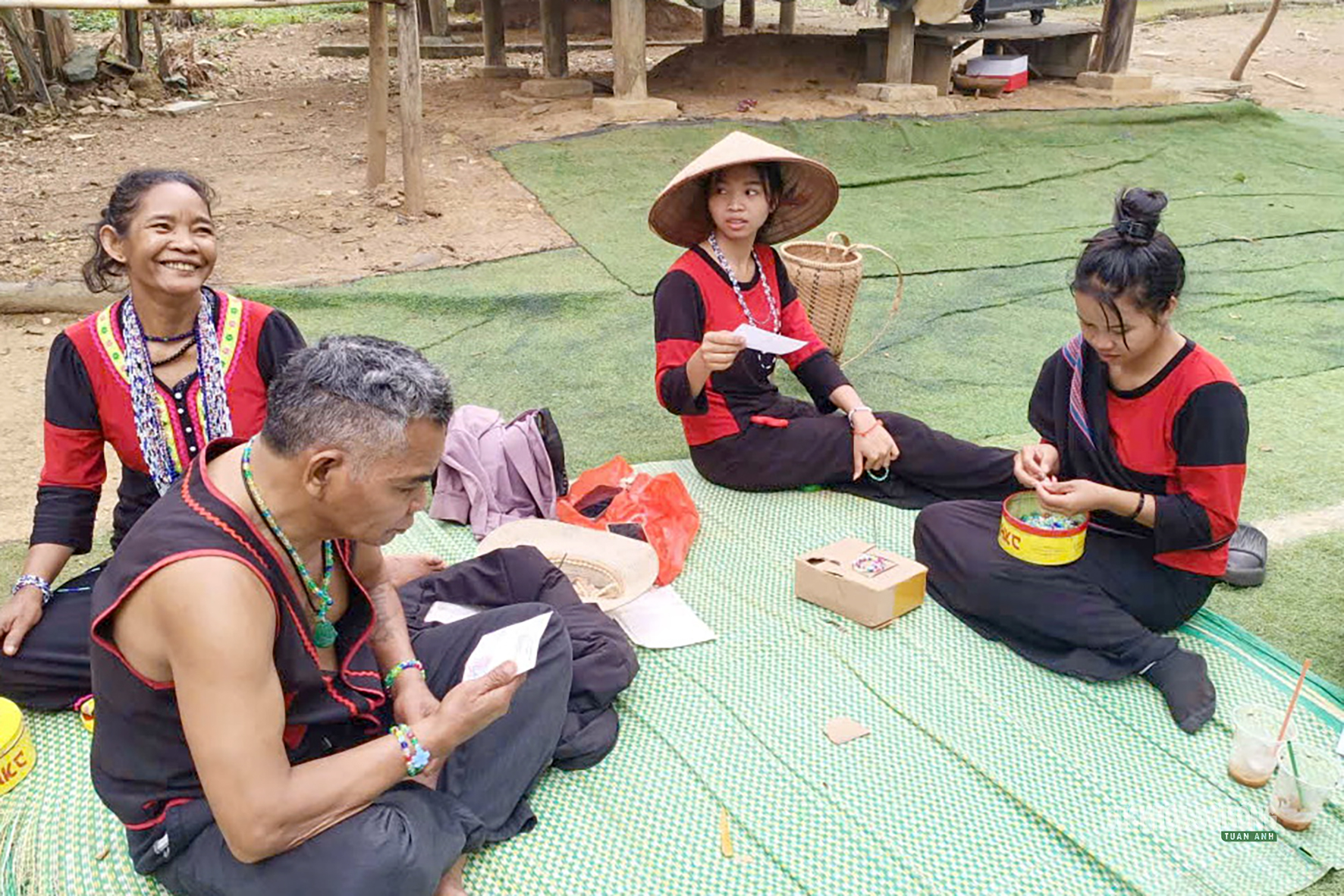 Đồng bào các dân tộc tại Làng Văn hóa háo hức chờ Ngày hội non sông- Ảnh 2. Đồng bào các dân tộc tại Làng Văn hóa háo hức chờ Ngày hội non sông- Ảnh 2.