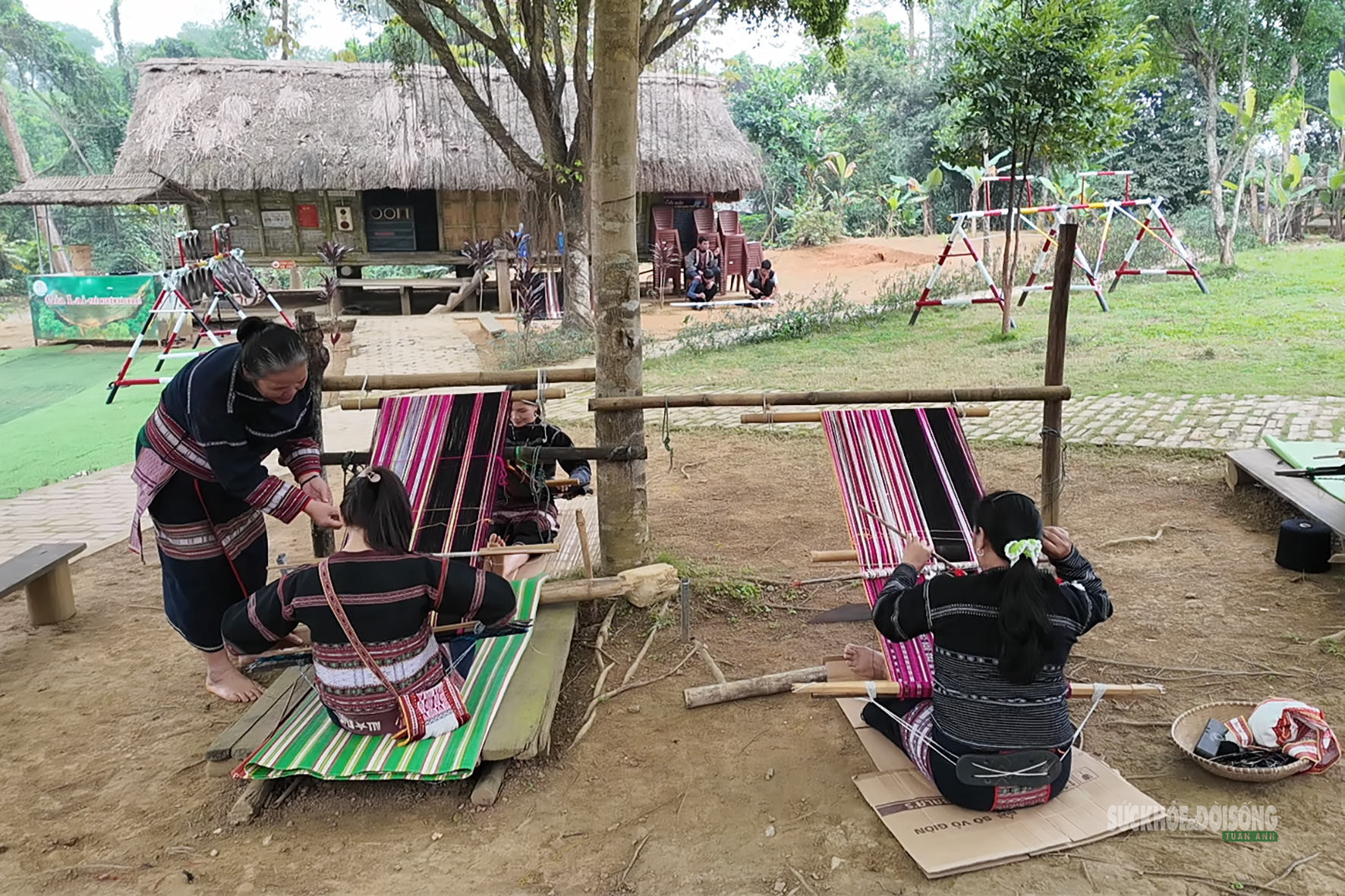 Đồng bào các dân tộc tại Làng Văn hóa háo hức chờ Ngày hội non sông- Ảnh 9. Đồng bào các dân tộc tại Làng Văn hóa háo hức chờ Ngày hội non sông- Ảnh 9.