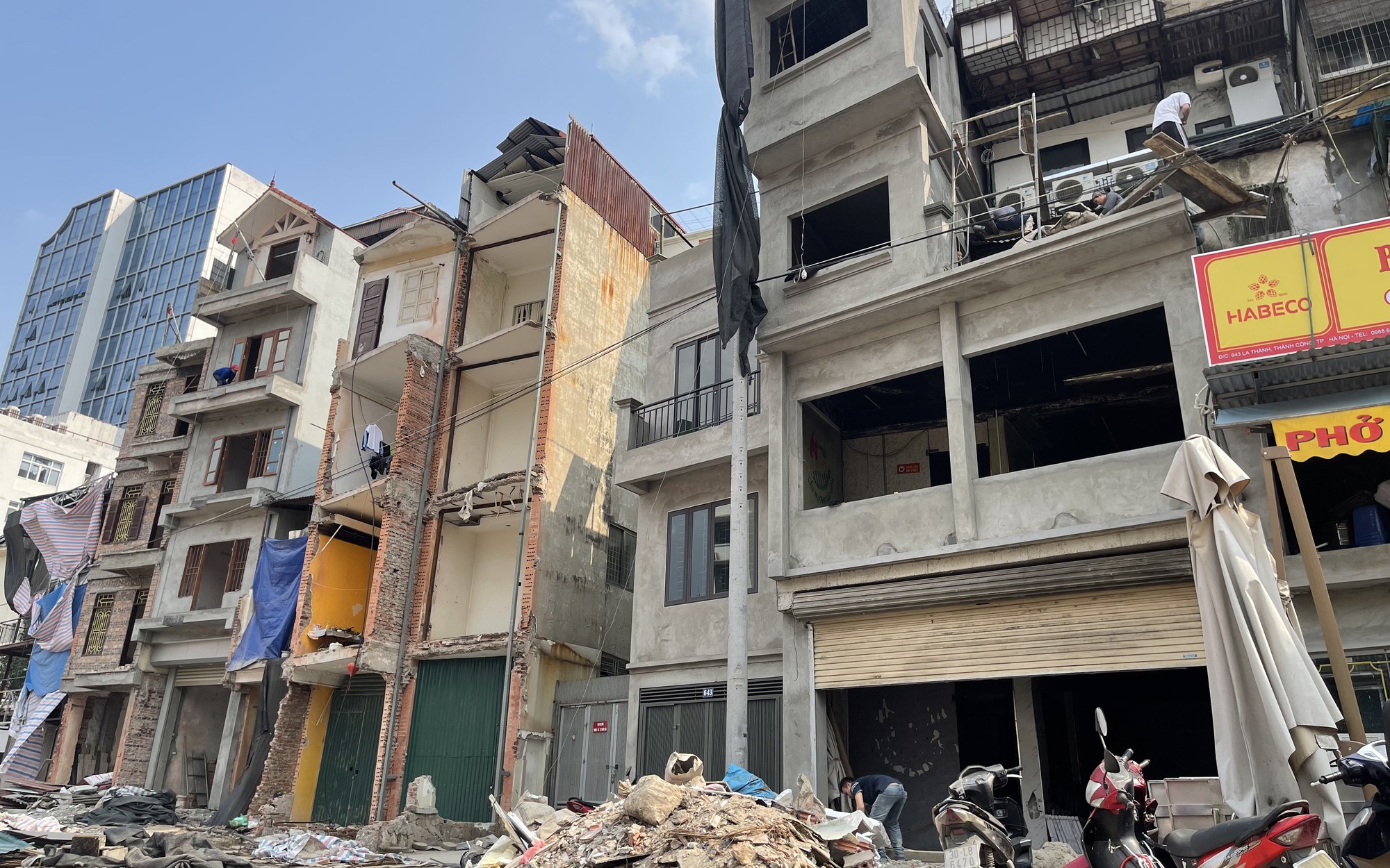 Hà Nội: Diện mạo khác lạ của những ngôi nhà sau giải phóng mặt bằng đường Vành đai 1