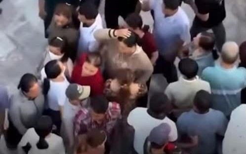 Vụ dàn cảnh giật dây chuyền tại Liên Hoa Bảo Tháp: Bắt thêm 3 đối tượng- Ảnh 3. Vụ dàn cảnh giật dây chuyền tại Liên Hoa Bảo Tháp: Bắt thêm 3 đối tượng- Ảnh 3.