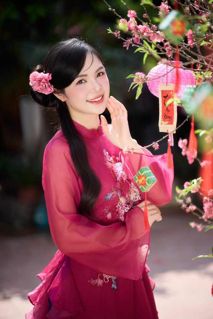 Chị gái Hòa Minzy: 'Chị Kính Hồng' nổi tiếng trên VTV, nay làm giám đốc- Ảnh 3.