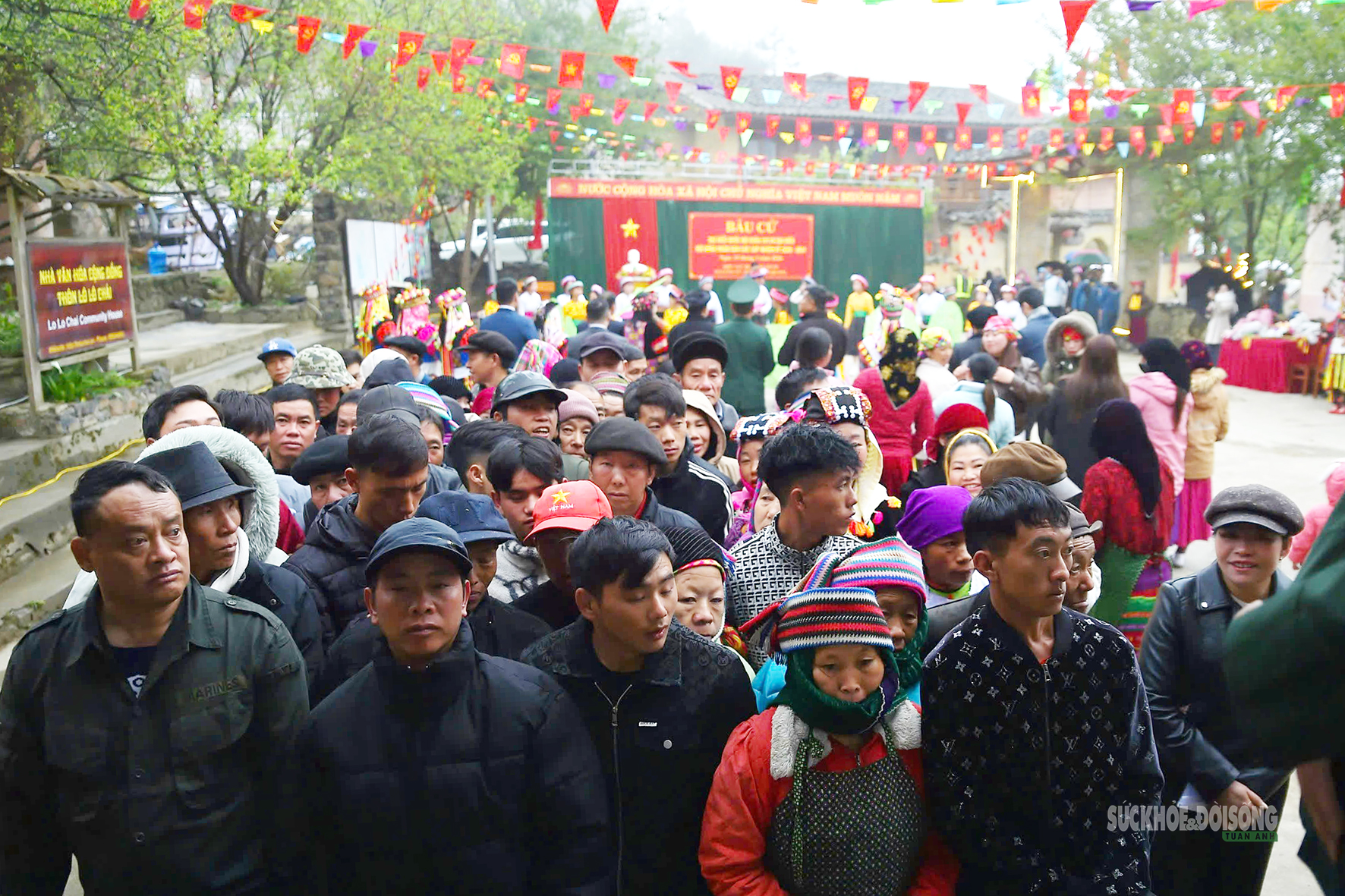 Sắc màu dân tộc rạng rỡ trong ngày hội non sông ở Lô Lô Chải- Ảnh 2.