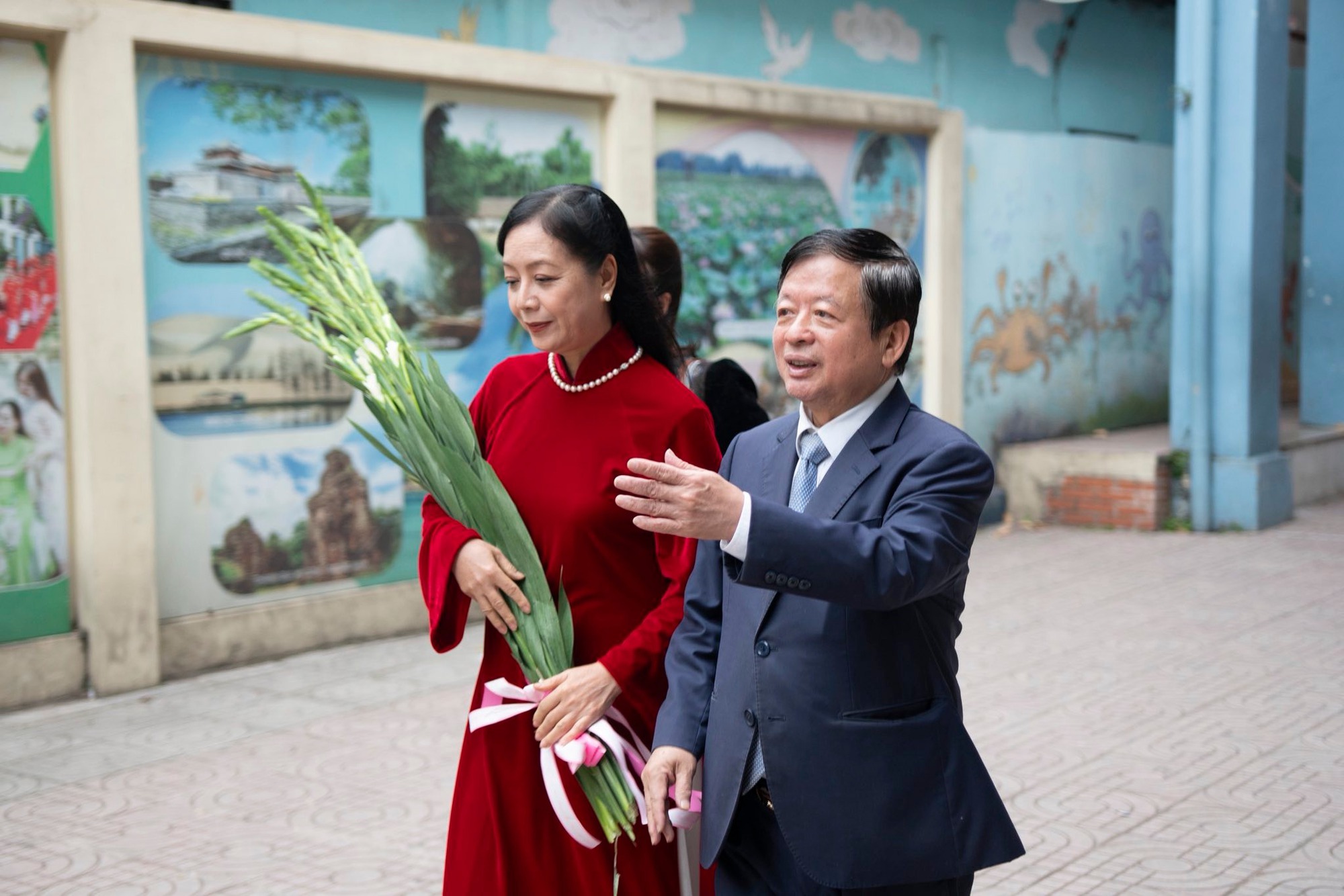 Vợ chồng NSƯT Chiều Xuân gây chú ý- Ảnh 6.