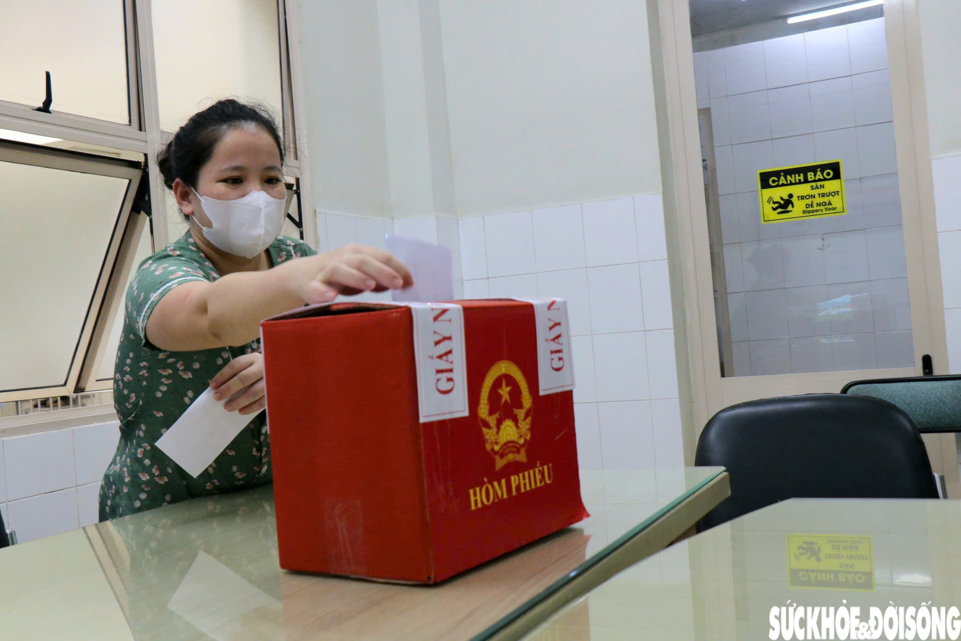 Những cử tri tại điểm bầu cử đặc biệt gửi gắm niềm tin qua từng lá phiếu- Ảnh 8.