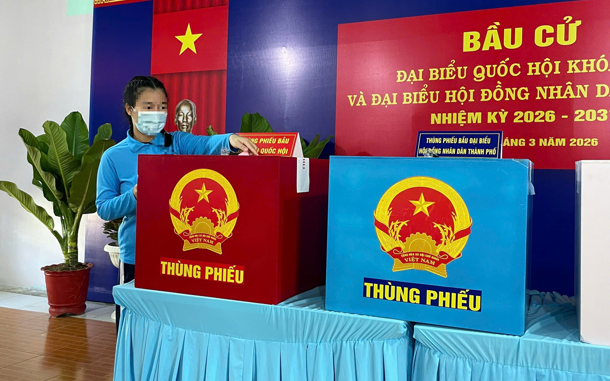 Các cử tri tại cơ sở cai nghiện tham gia bầu cử