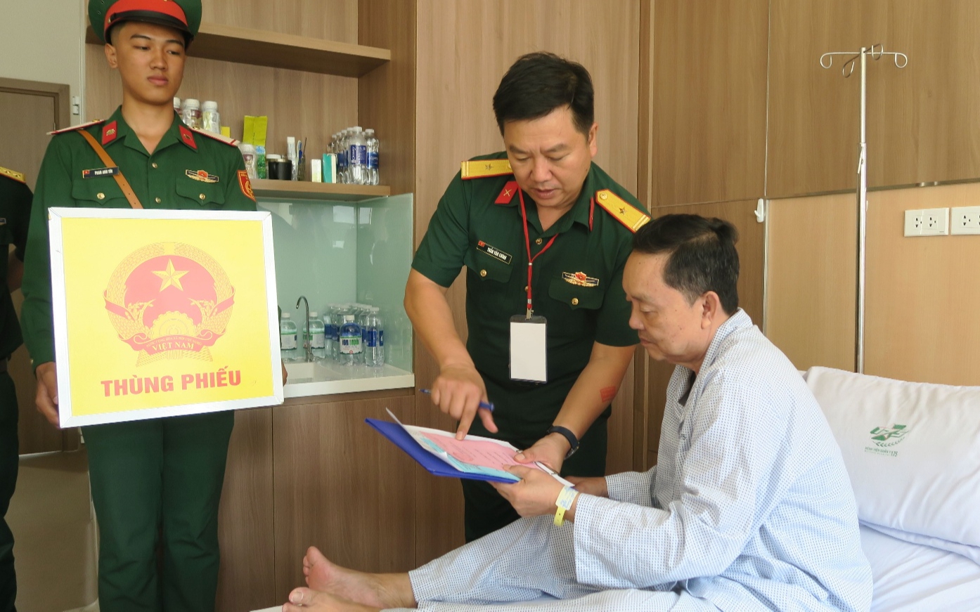 Lá phiếu bầu từ những người khiếm thị- Ảnh 7.