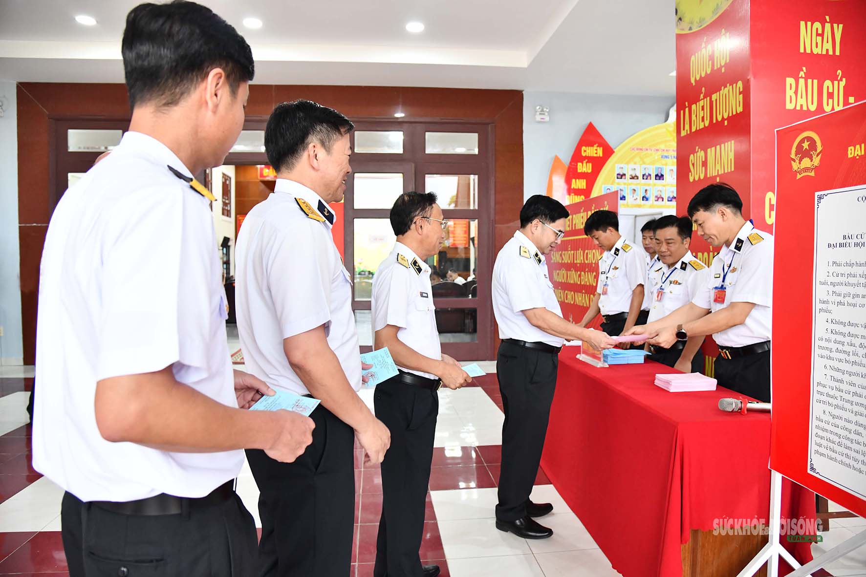 Lá phiếu giữa trùng khơi, chắc tay súng giữ biển trời Tổ quốc- Ảnh 7.