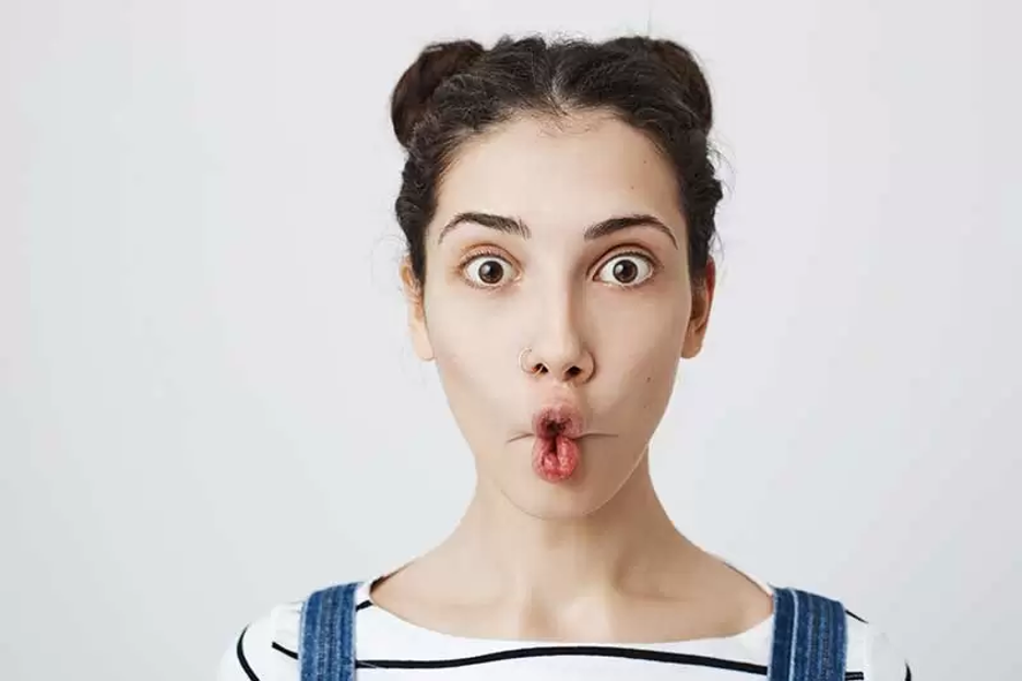 7 bài tập cơ mặt giúp chống chảy xệ, loại bỏ nọng cằm- Ảnh 3. 7 bài tập cơ mặt giúp chống chảy xệ, loại bỏ nọng cằm- Ảnh 3.