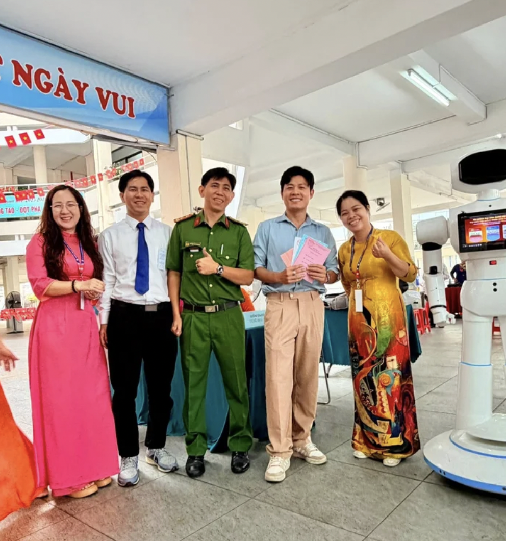 Nhạc sĩ Nguyễn Văn Chung, NSND Mỹ Uyên rộn ràng đi bầu cử, tự hào ngày hội non sông- Ảnh 2.