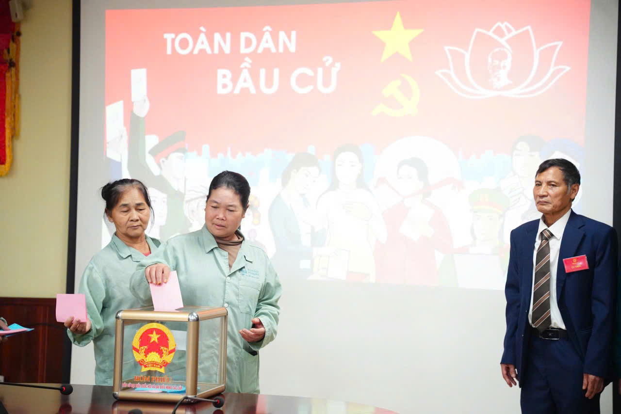 Những hòm phiếu đặc biệt trong ngày hội bầu cử ở Quảng Ninh- Ảnh 5.