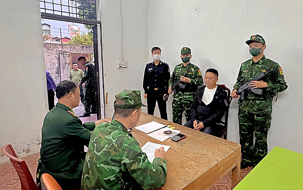 Phát hiện gần 7kg vàng vận chuyển trái phép từ nước ngoài qua sân bay Cát Bi- Ảnh 2.