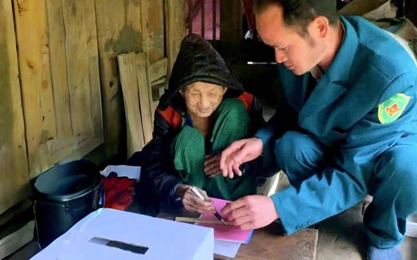 Cụ bà 119 tuổi ở Cao Bằng là cử tri cao tuổi nhất bầu cử ĐBQH và HĐND các cấp