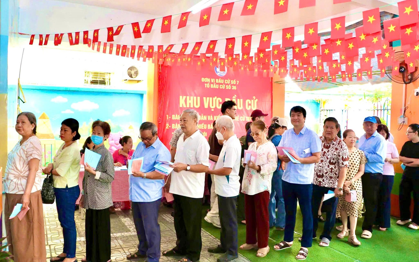 Uỷ ban Bầu cử TPHCM gửi lời cảm ơn sâu sắc đến cử tri và Nhân dân- Ảnh 2. 99% cử tri TPHCM đi bỏ phiếu bầu cử