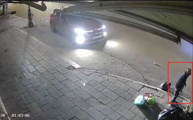 Đã xác minh được danh tính tài xế ô tô lao lên vỉa hè, tông gãy chân người phụ nữ rồi bỏ chạy