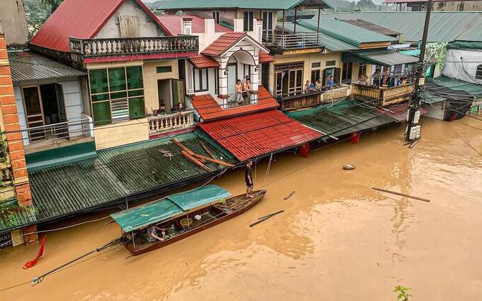 Nguy cơ sạt lở vùi lấp cả khu dân cư, Đà Nẵng công bố tình huống khẩn cấp thiên tai- Ảnh 2. Nguy cơ sạt lở vùi lấp cả khu dân cư, Đà Nẵng công bố tình huống khẩn cấp thiên tai- Ảnh 2.