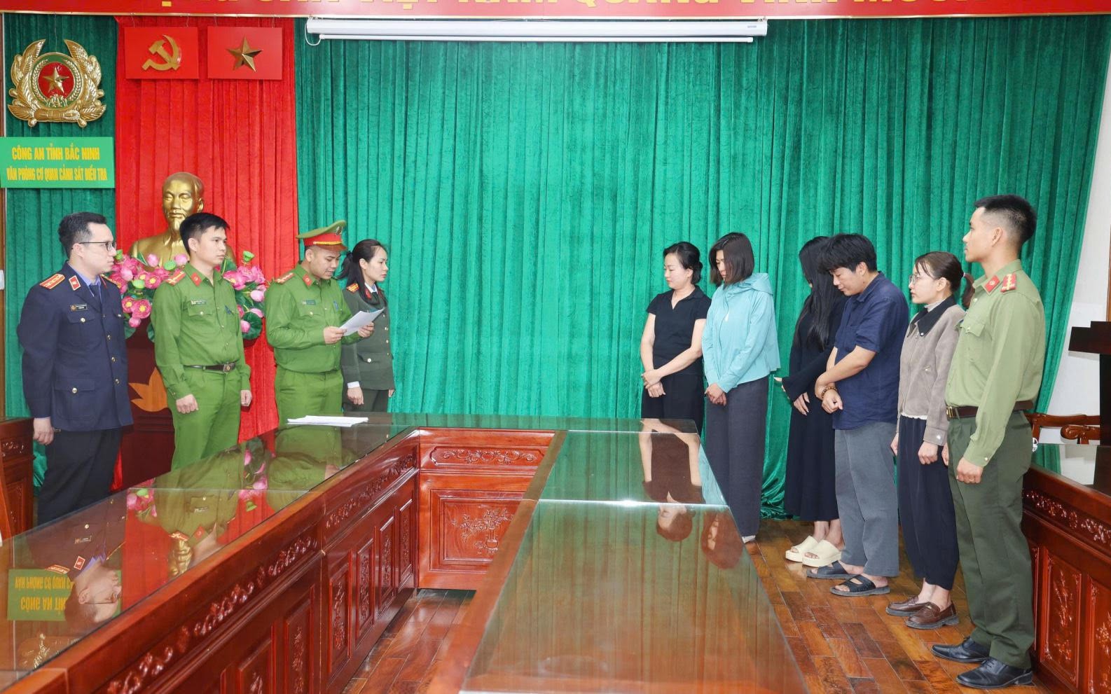 Biến "người thường" thành đối tượng được mua nhà ở xã hội, nhóm môi giới bị khởi tố