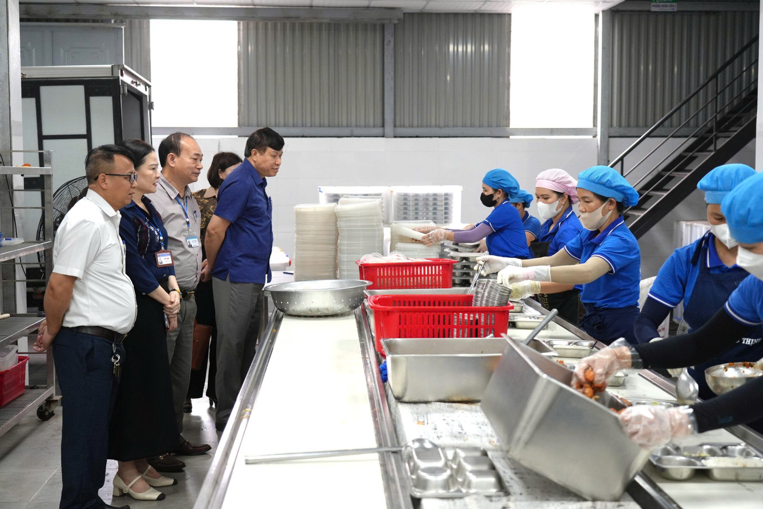 Quảng Ninh triển khai loạt giải pháp đảm bảo an toàn thực phẩm - Ảnh 1. Quảng Ninh triển khai loạt giải pháp đảm bảo an toàn thực phẩm - Ảnh 1.