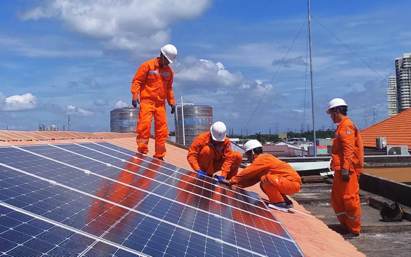 TPHCM khuyến khích phát triển điện mặt trời mái nhà, hướng tới đô thị xanh, bền vững
