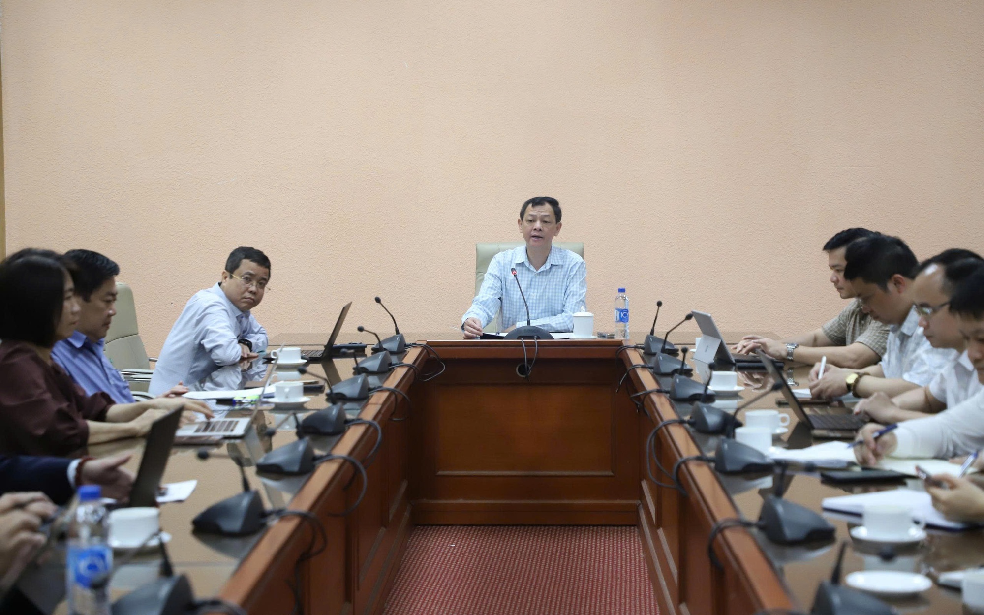 Không để kỹ thuật làm chậm chuyển đổi số y tế: Lãnh đạo Bộ Y tế siết tiến độ triển khai- Ảnh 7. Lập Tổ công tác hỗ trợ, hướng dẫn địa phương triển khai nhiệm vụ thuộc chuyển đổi số y tế