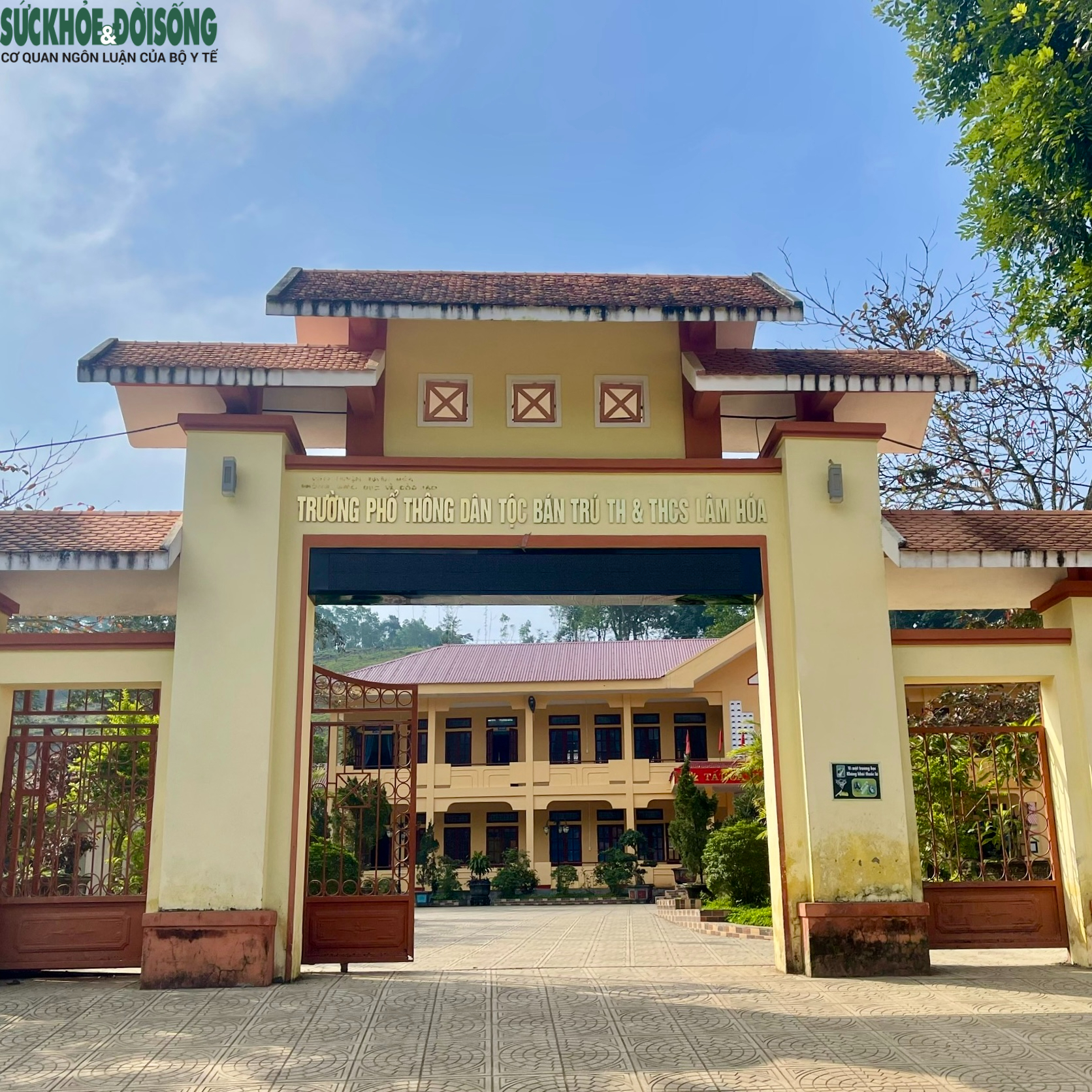 Hết Tết, thầy cô vùng cao lại vào bản 'gõ cửa' từng nhà đưa học sinh trở lại lớp- Ảnh 1.