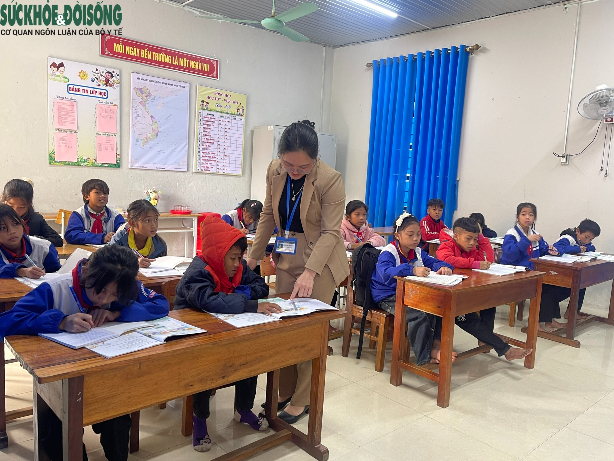 Hết Tết, thầy cô vùng cao lại vào bản 'gõ cửa' từng nhà đưa học sinh trở lại lớp- Ảnh 4.