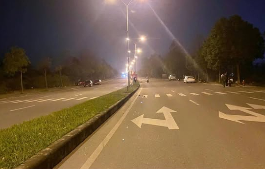 Hơn 10 đối tượng mang hung khí truy đuổi, gây thương tích nặng cho 2 người ở Vĩnh Yên- Ảnh 1.