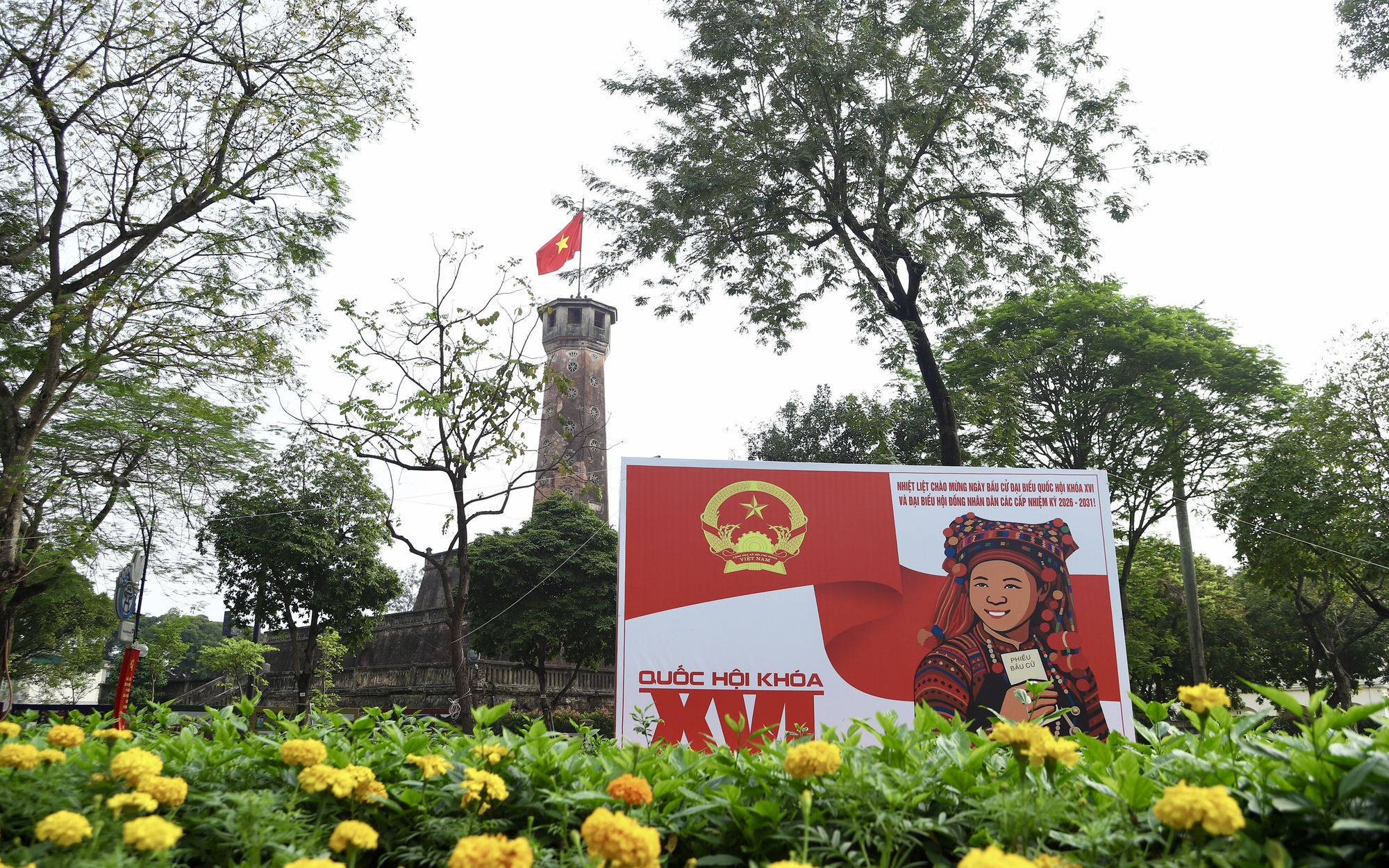 Hà Nội rực rỡ cờ hoa chào mừng bầu cử Quốc hội khóa XVI và Hội đồng nhân dân nhiệm kỳ 2026 - 2031