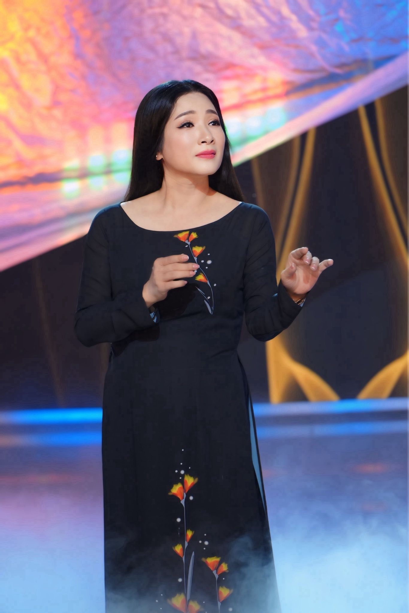 Nữ NSƯT nức tiếng trong làng sân khấu cải lương vừa đóng phim Tết cùng danh hài Xuân Hinh là ai?- Ảnh 3. Nữ NSƯT nức tiếng trong làng sân khấu cải lương vừa đóng phim Tết cùng danh hài Xuân Hinh là ai?- Ảnh 3.