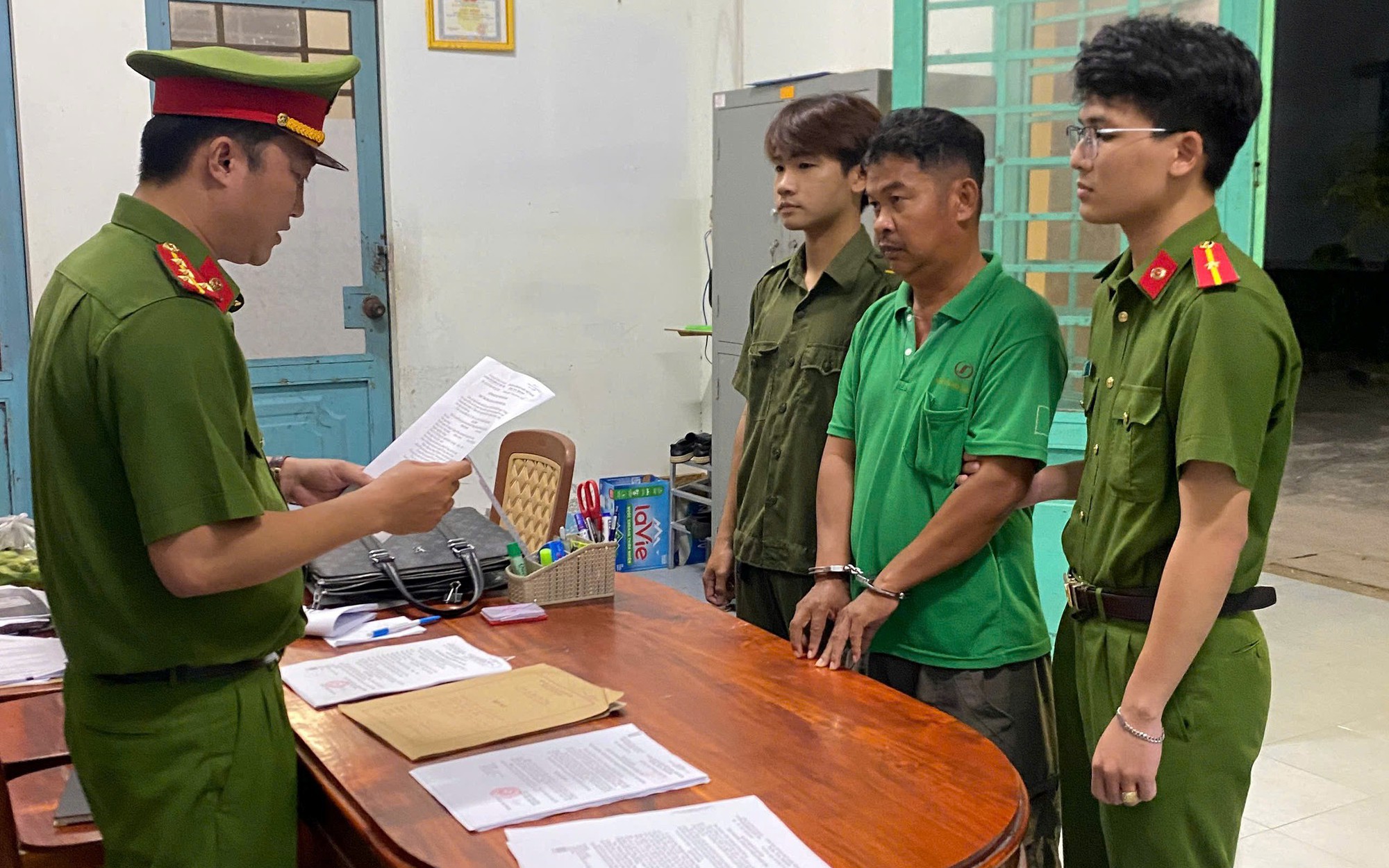 Đà Nẵng: Tạm giữ 2 gã hàng xóm thay nhau xâm hại bé gái 13 tuổi trong nhiều tháng- Ảnh 2.