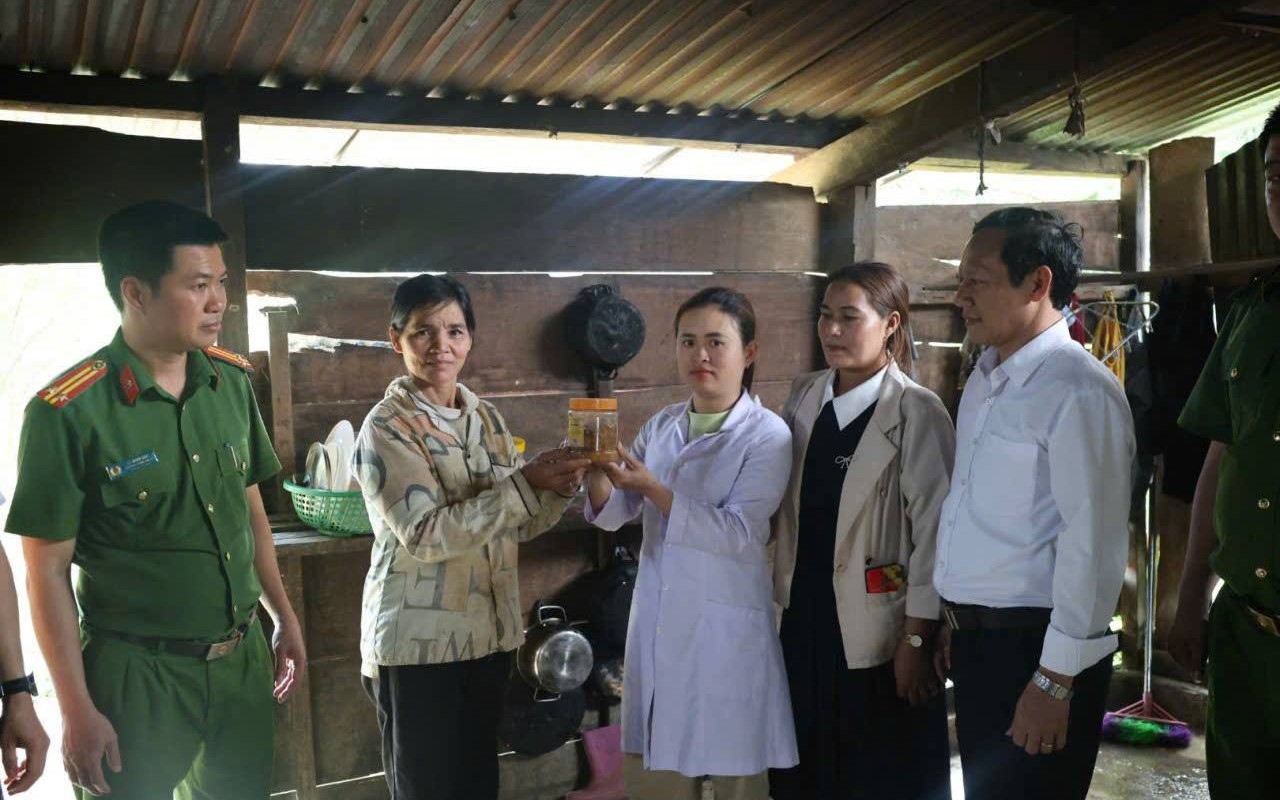 Bộ Y tế vào cuộc vụ 2 người ở Đà Nẵng nghi ngộ độc thực phẩm sau ăn cá ủ chua - Ảnh 2. Công an Đà nẵng cảnh báo người dân về tình trạng sử dụng món cá ủ chua