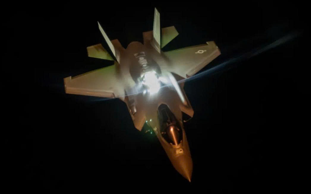 'Xe tăng bay' A-10 Warthog của Mỹ săn lùng mục tiêu Iran tại eo biển Hormuz- Ảnh 2.