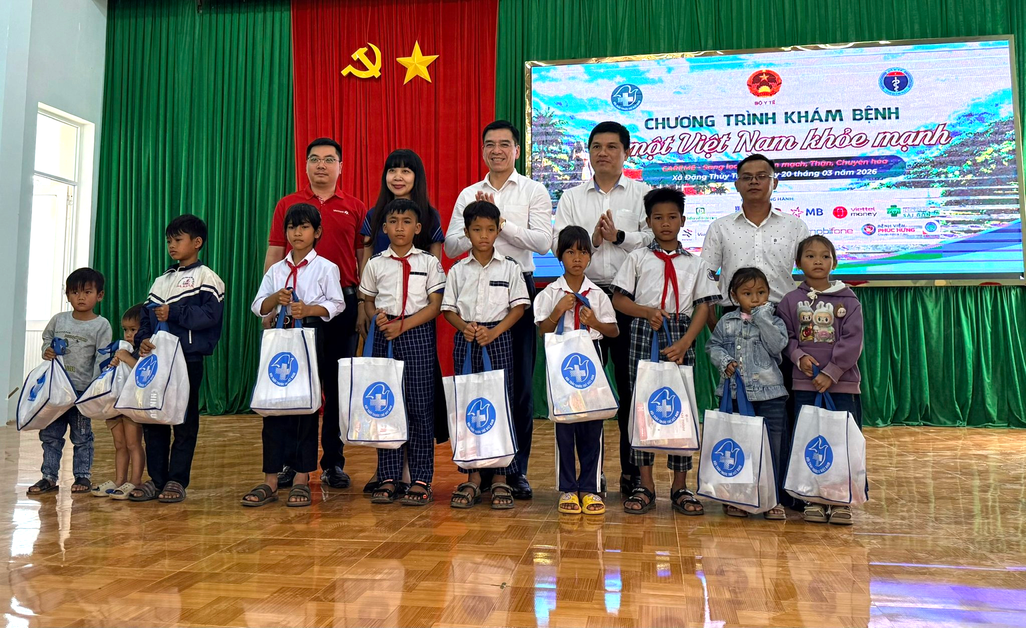 Lan tỏa tinh thần phụng sự vì sức khỏe nhân dân từ vùng đất mang tên liệt sĩ, bác sĩ Đặng Thùy Trâm- Ảnh 4.