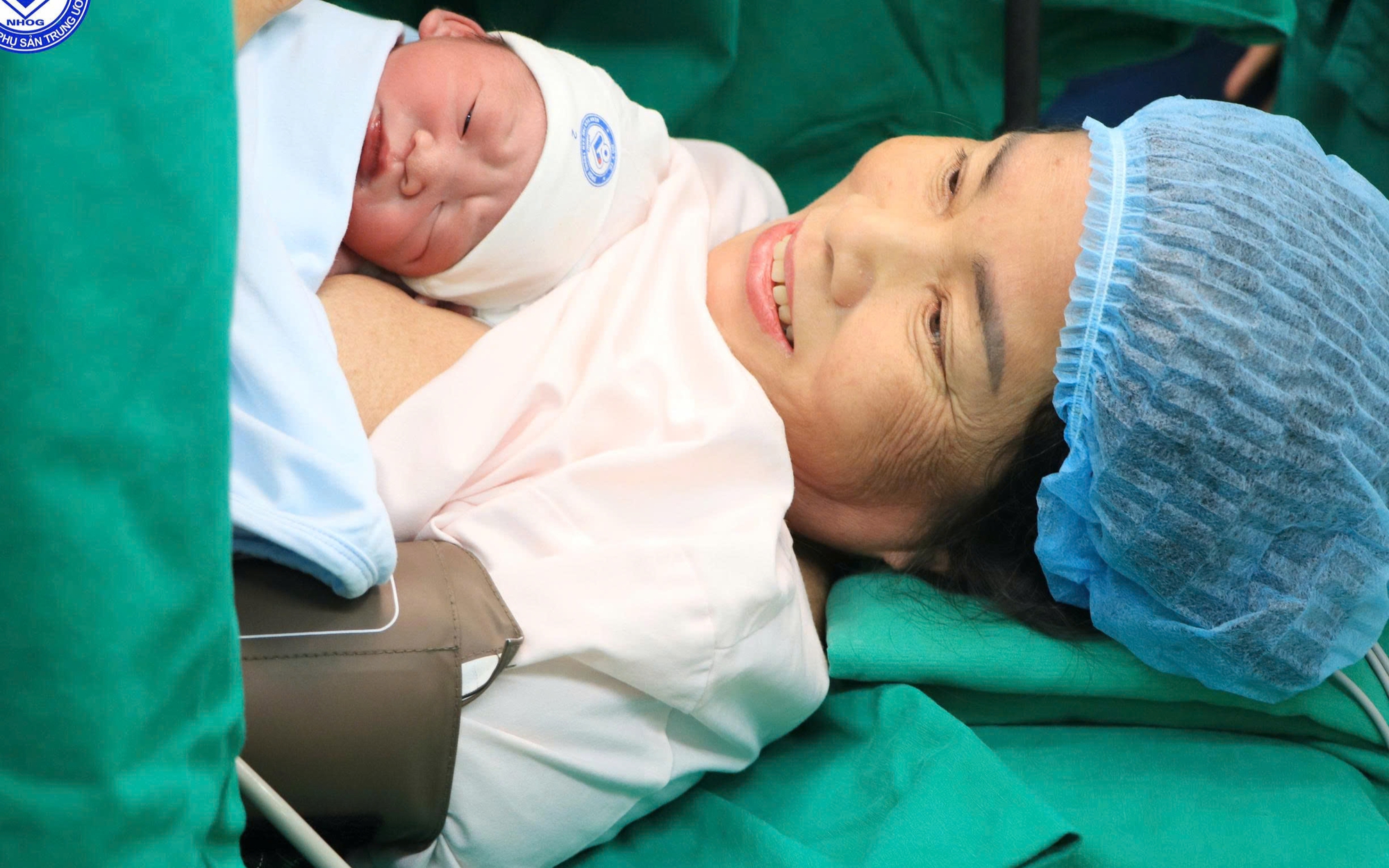 Báo động đỏ trong đêm: 10 phút cứu sống cả mẹ và con từ lằn ranh sinh tử- Ảnh 3.