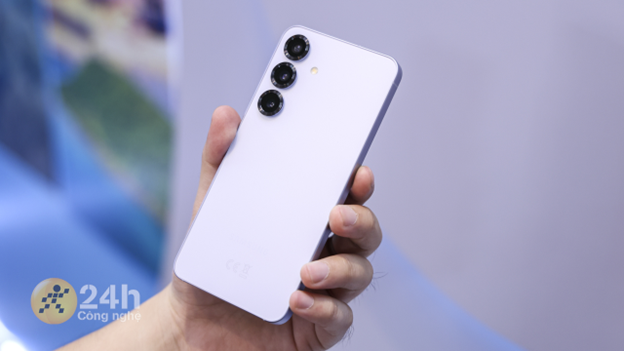 Galaxy S25 Ultra sau 1 năm: Khi Smartphone trở thành 'Trợ lý vạn năng' và 'Cần câu cơm' thực thụ- Ảnh 1. Galaxy S25 Ultra sau 1 năm: Khi Smartphone trở thành 'Trợ lý vạn năng' và 'Cần câu cơm' thực thụ- Ảnh 1.