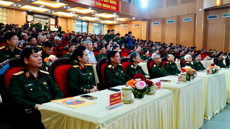 Ở bất kỳ cương vị nào, các thế hệ thầy thuốc, thầy giáo quân y luôn tận tụy phục vụ bộ đội và nhân dân- Ảnh 5. Ở bất kỳ cương vị nào, các thế hệ thầy thuốc, thầy giáo quân y luôn tận tụy phục vụ bộ đội và nhân dân- Ảnh 5.