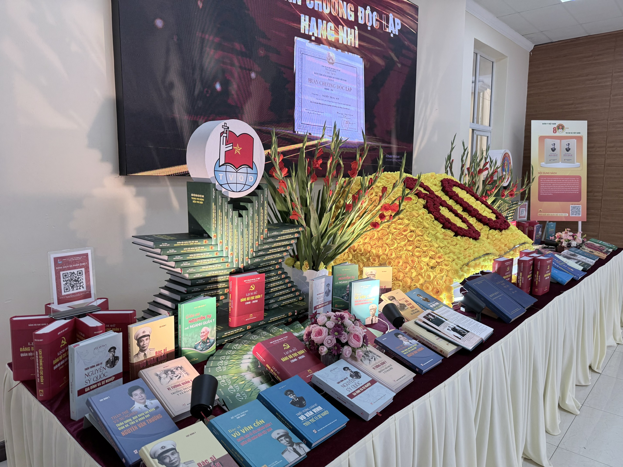 Ở bất kỳ cương vị nào, các thế hệ thầy thuốc, thầy giáo quân y luôn tận tụy phục vụ bộ đội và nhân dân- Ảnh 4. Ở bất kỳ cương vị nào, các thế hệ thầy thuốc, thầy giáo quân y luôn tận tụy phục vụ bộ đội và nhân dân- Ảnh 4.