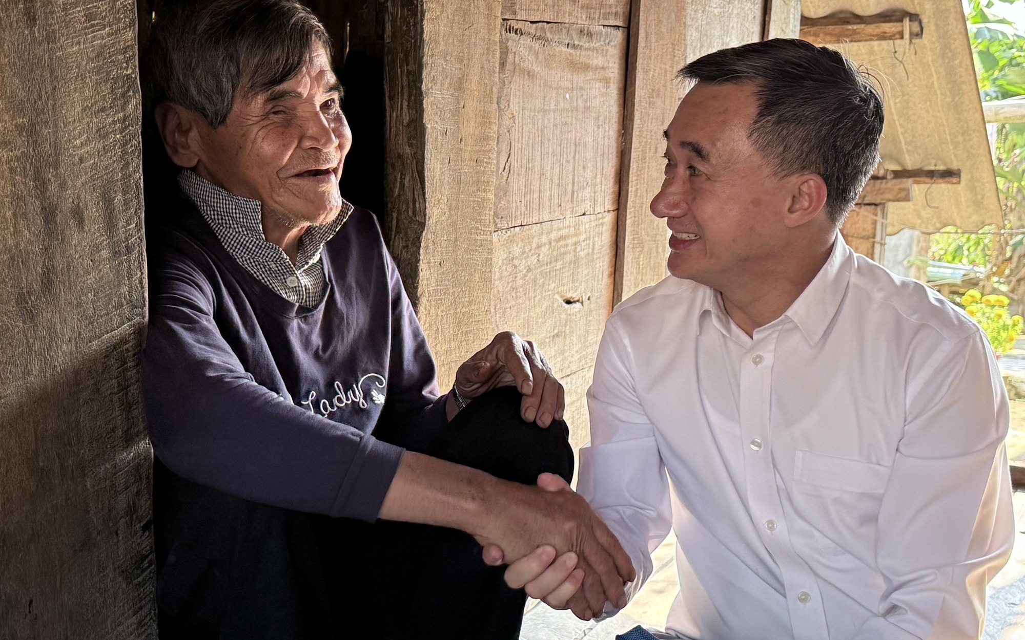 Khám bệnh, tặng quà miễn phí 'Vì một Việt Nam khoẻ mạnh hơn' cho 500 người dân Vĩnh Bảo - Hải Phòng- Ảnh 12.