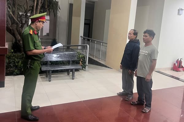 Đà Nẵng: Tạm giữ 2 gã hàng xóm thay nhau xâm hại bé gái 13 tuổi trong nhiều tháng- Ảnh 1.