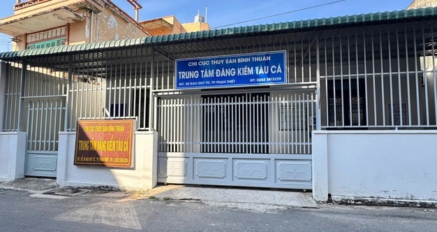 Bắt 3 cán bộ, nhân viên Trung tâm đăng kiểm tàu cá Lâm Đồng- Ảnh 1. Bắt 3 cán bộ, nhân viên Trung tâm đăng kiểm tàu cá Lâm Đồng- Ảnh 1.