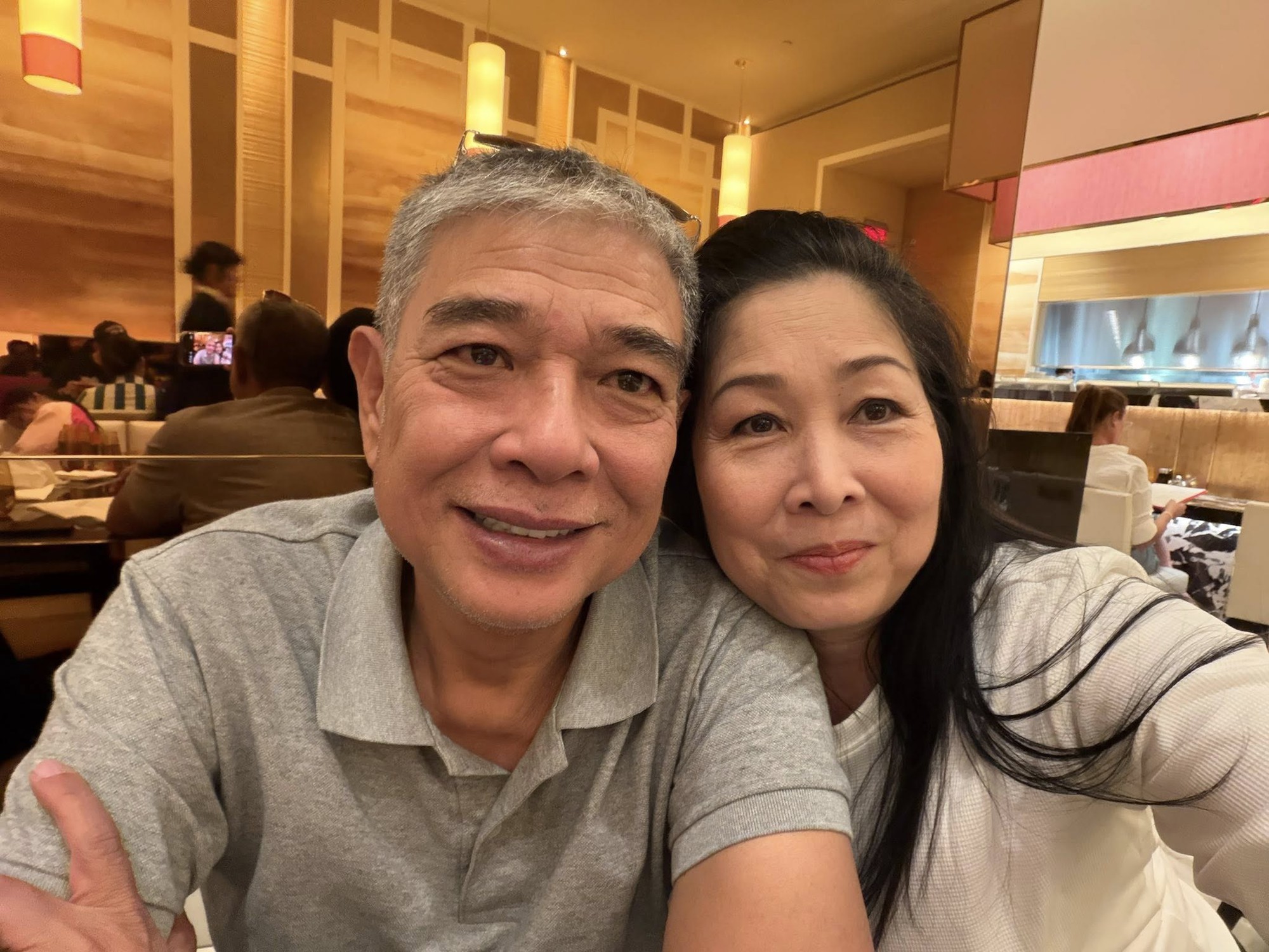 NSND Hồng Vân - tài tử Lê Tuấn Anh có hôn nhân đẹp ở tuổi trung niên- Ảnh 1. NSND Hồng Vân - tài tử Lê Tuấn Anh có hôn nhân đẹp ở tuổi trung niên- Ảnh 1.