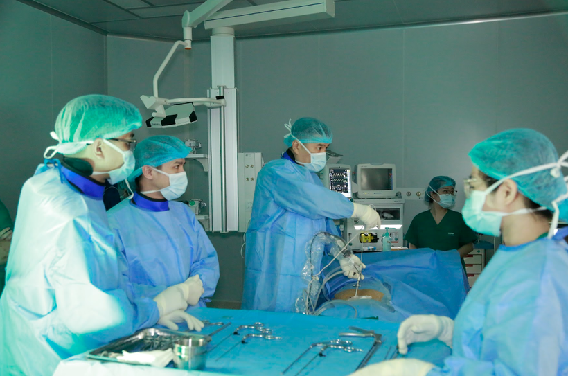 Thoát vị đĩa đệm chèn ép 2/3 tủy sống: Cảnh báo “đại dịch ngồi” ở người trẻ- Ảnh 1.