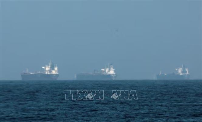 Iran: Các tàu 'không đối địch' được lưu thông qua eo biển Hormuz- Ảnh 2.