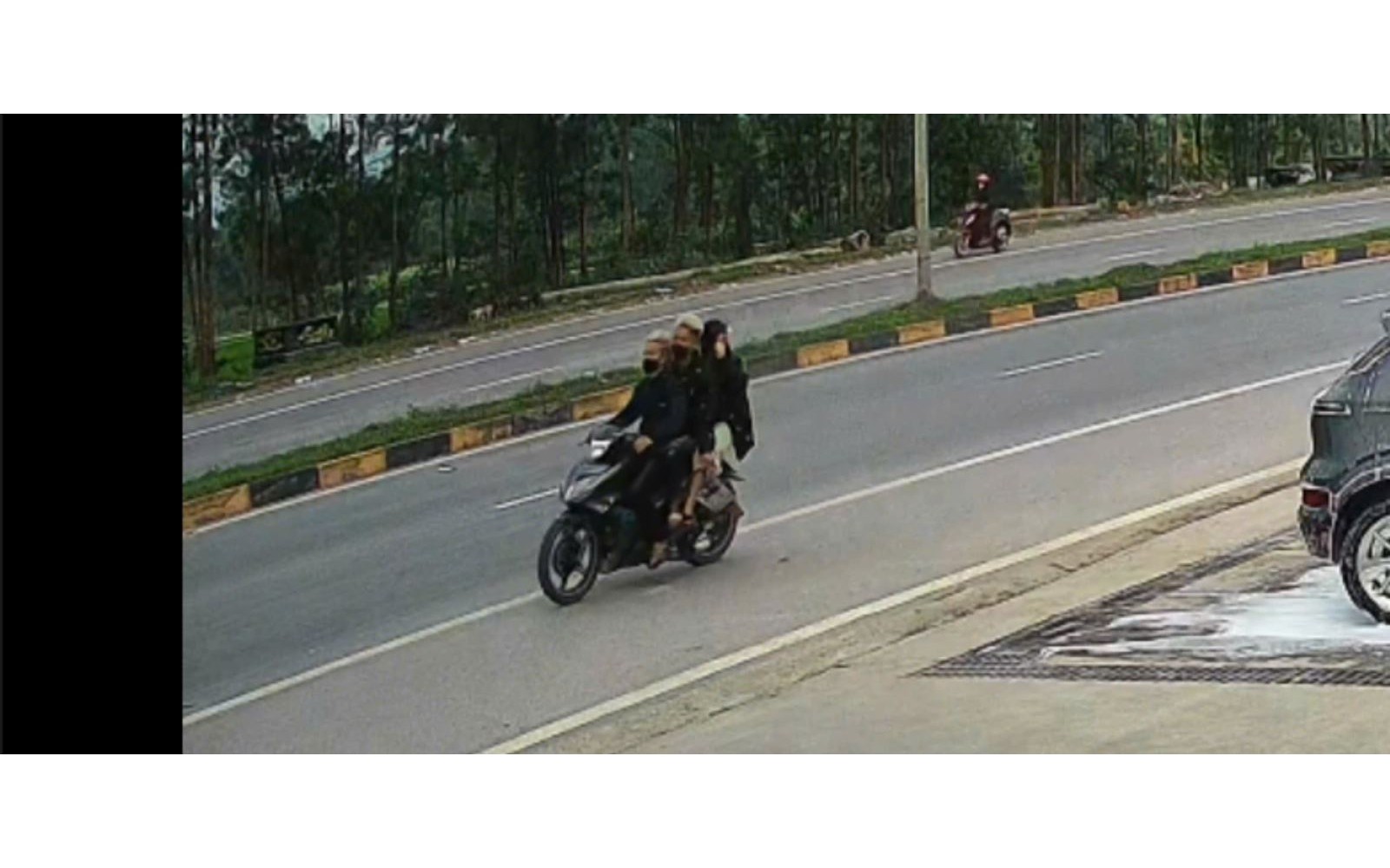 Xin lại biển số xe bị cướp, nam thanh niên mất nốt xe máy