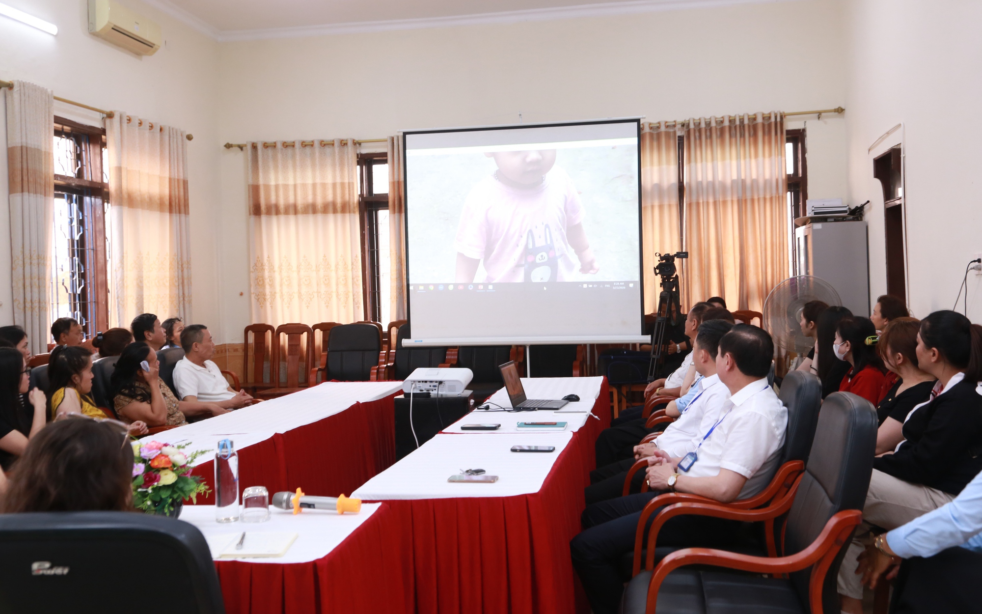 Chuyên gia tâm lý hướng dẫn cách giao tiếp, tương tác với trẻ tự kỷ