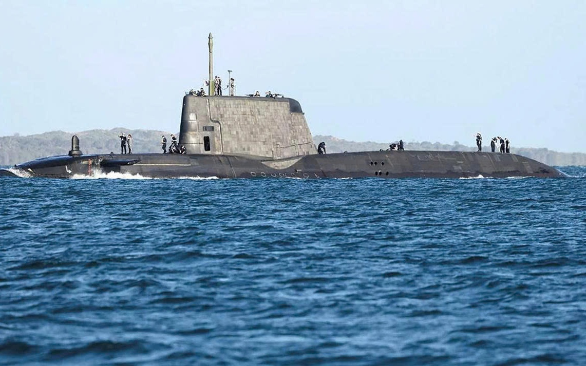 Tàu ngầm hạt nhân Anh áp sát tầm tấn công sâu vào lãnh thổ Iran